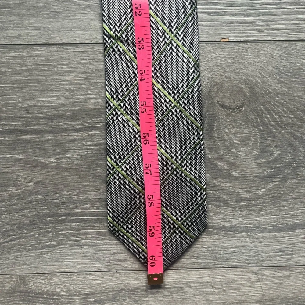 Izod Black White Green Plaid 60” Business Career Professional Men’s Neck Tie